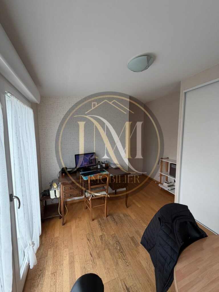 Appartement T4 de 81,99 m2 avec garage, balcons et vue dégag – 4 pièces – 3 chambres – 81.99 m²