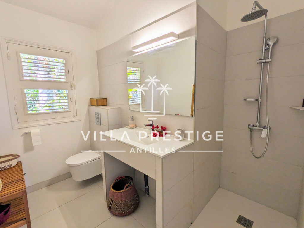 VILLA PREMIERE LIGNE 3 CHAMBRES AVEC PISCINE, ACCES PLAGE ET – 4 pièces – 3 chambres – 93 m²