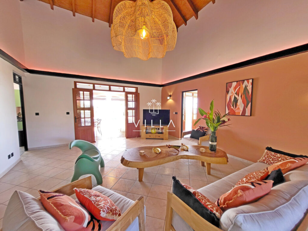 SUPERBE VILLA VUE MER 4 CHAMBRES+BUREAU – PISCINE – DESHAIES – 6 pièces – 4 chambres – 195 m²