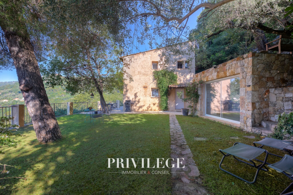 Vue Mer et Village de Cabris   Maison 5 Pièces 160 m2 – 5 pièces – 4 chambres – 144.39 m²