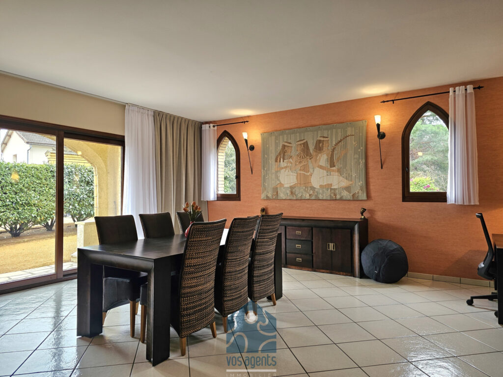 Maison de caractère 7 pièces 4 chambres avec piscine, terras – 7 pièces – 4 chambres – 218 m²