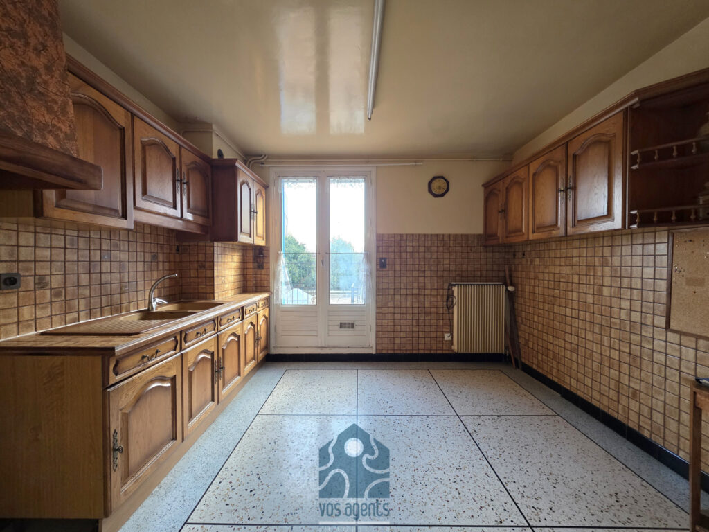 Maison 6 pièces avec terrasse, garage et atelier – 6 pièces – 4 chambres – 111 m²