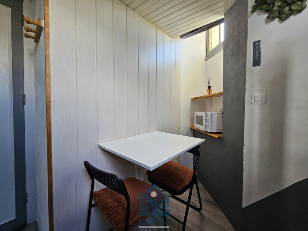 Studio en duplex avec balcon – 1 pièce – NR chambres – 15 m²