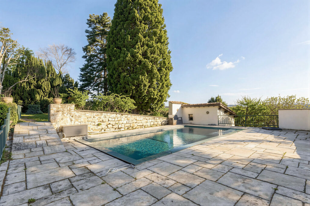 Chasselay propriété avec terrain calme, piscine et vue extra – 9 pièces – 7 chambres – 174.47 m²