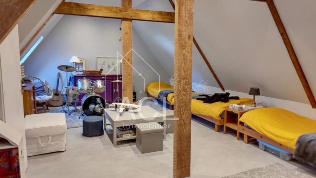 Grande maison familiale pieds dans l&rsquo;eau, entre saline et oc – 10 pièces – 7 chambres – 271.31 m²