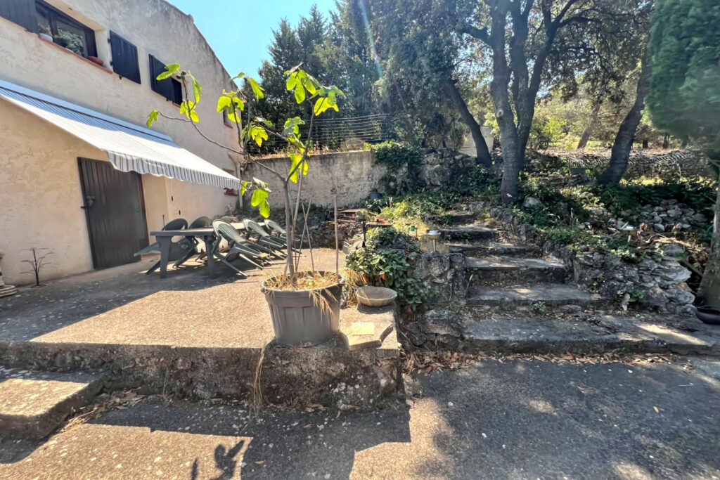 Grand terrain – Idéal amoureux de la nature – – 3 pièces – 2 chambres – 90 m²