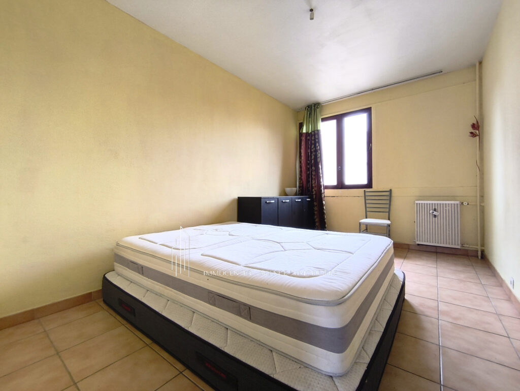 Grand T5 de 92 m2- 4 chambres – balcon- cave – Montélimar Pr – 5 pièces – 4 chambres – 92 m²