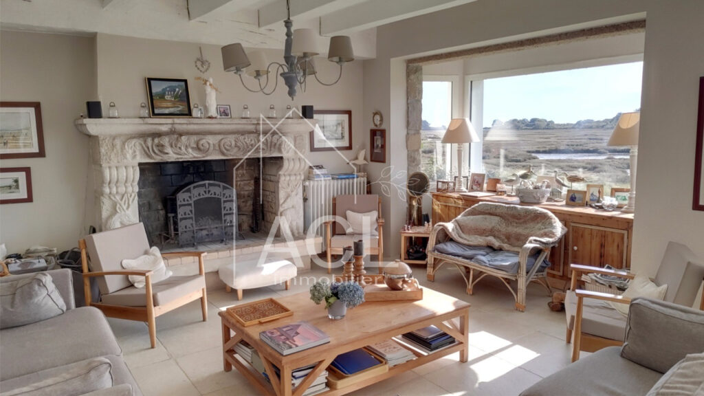 Grande maison familiale pieds dans l&rsquo;eau, entre saline et oc – 10 pièces – 7 chambres – 271.31 m²