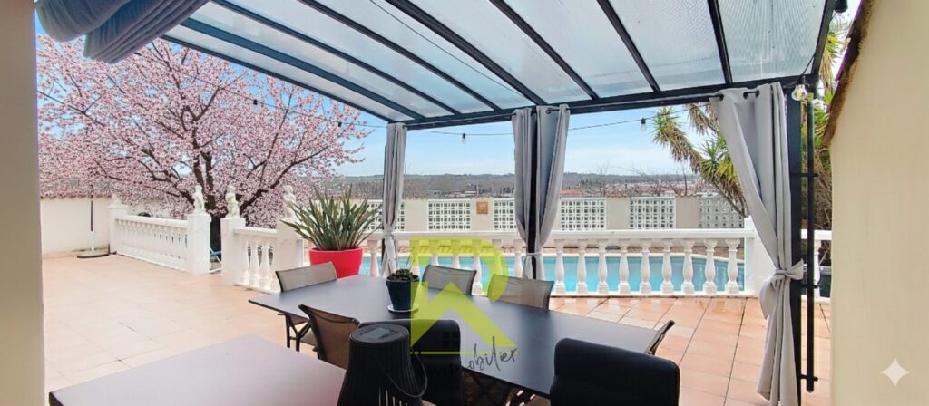Villa avec grand garage et piscine – 5 pièces – 4 chambres – 106.26 m²