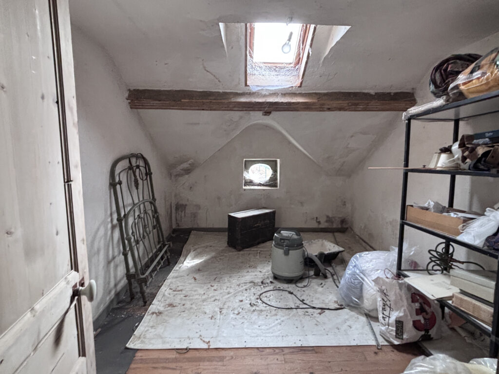 À découvrir aux portes de Vimoutiers   Propriété de caractèr – 6 pièces – 3 chambres – 103 m²