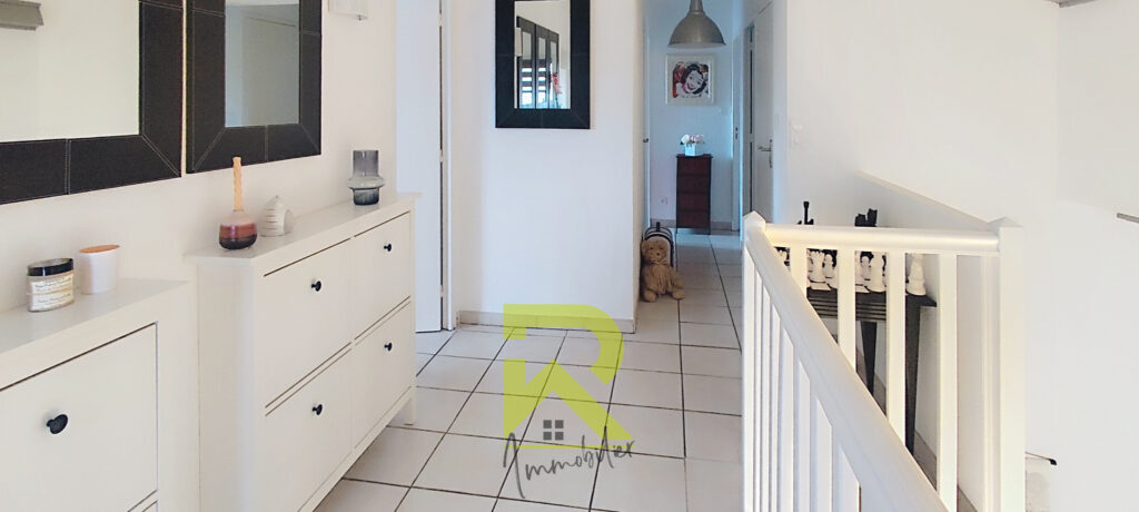 Villa avec grand garage et piscine – 5 pièces – 4 chambres – 106.26 m²