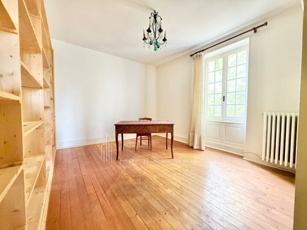 Annonce immobilière   Exceptionnelle propriété à Cheyssieu.  – 9 pièces – 6 chambres – 300 m²