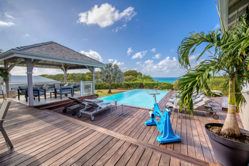 Villa1ère Ligne VUE MER à Sainte-Anne – 4 pièces – 4 chambres – 227 m²