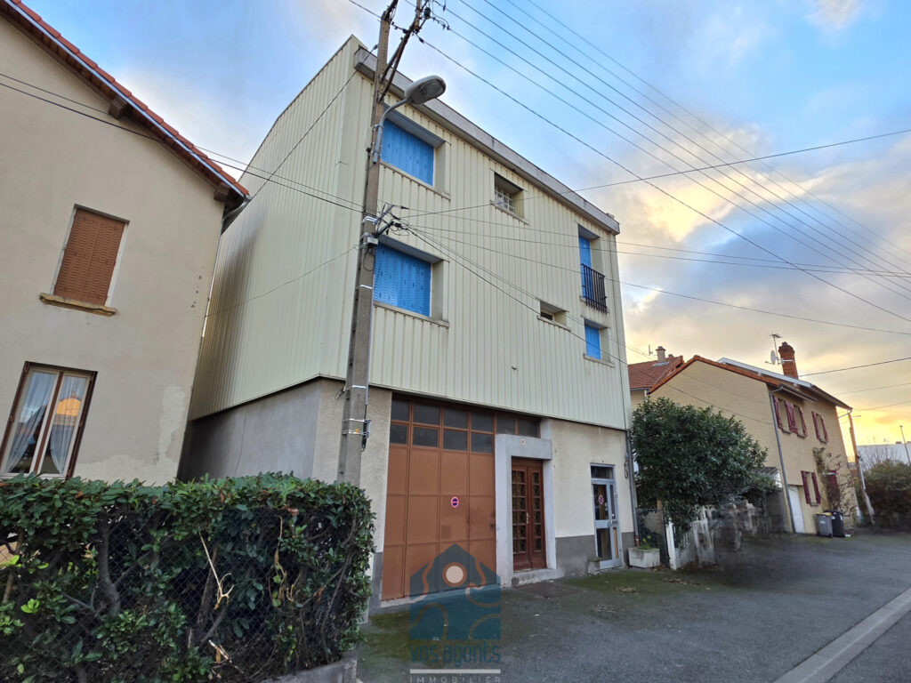 Maison 6 pièces avec terrasse, garage et atelier – 6 pièces – 4 chambres – 111 m²