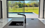 Plain-pied contemporain avec piscine et prestations haut de  – 4 pièces – 3 chambres – 155 m²