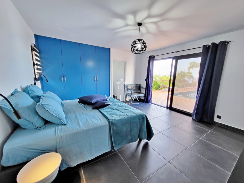 SUPERBE VILLA VUE MER 4 CHAMBRES+BUREAU – PISCINE – DESHAIES – 6 pièces – 4 chambres – 195 m²