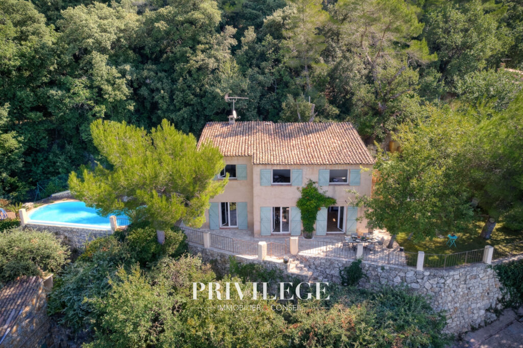 Vue Mer et Village de Cabris   Maison 5 Pièces 160 m2 – 5 pièces – 4 chambres – 144.39 m²