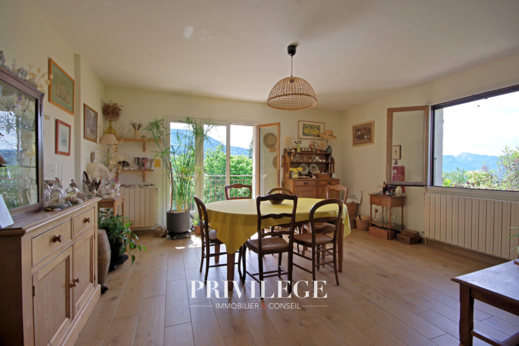 Maison familiale 160m2 vue dégagée – 7 pièces – 6 chambres – 161 m²