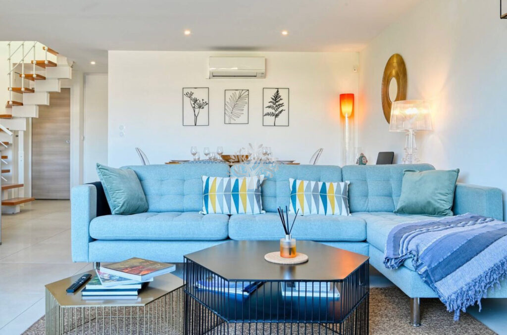 A VENDRE SANARY SUR MER PENTHOUSE D&rsquo;EXCEPTION VUE MER TROPEZ – 4 pièces – 3 chambres – 104.61 m²