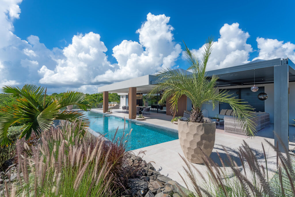 VILLA DE LUXE -270m2 – VUE MER EN GUADELOUPE – 5 pièces – 3 chambres – 270 m²