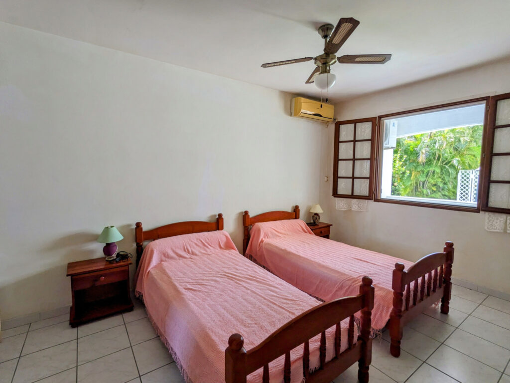 PROPRIETE 10 PIECES VUE DEGAGEE – 10 pièces – 7 chambres – 245 m²