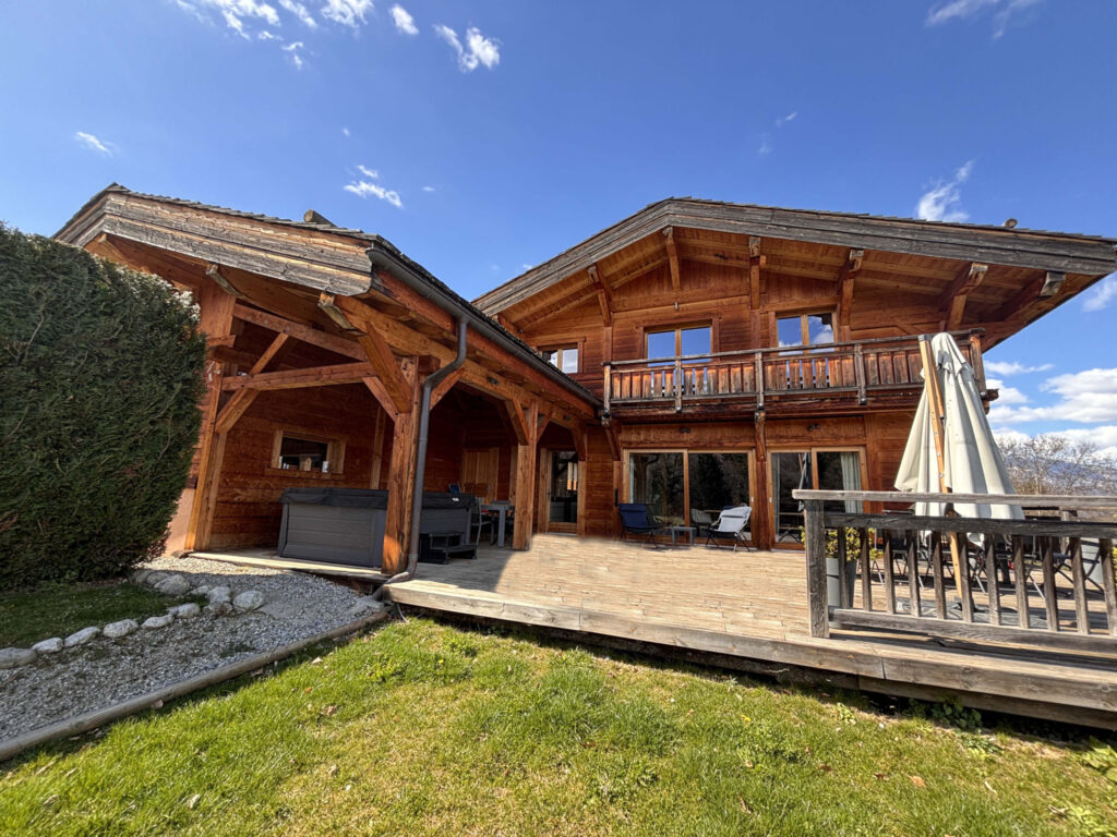 Chalet 10 pièces à 5 min. de Combloux – 10 pièces – 6 chambres – 323 m²