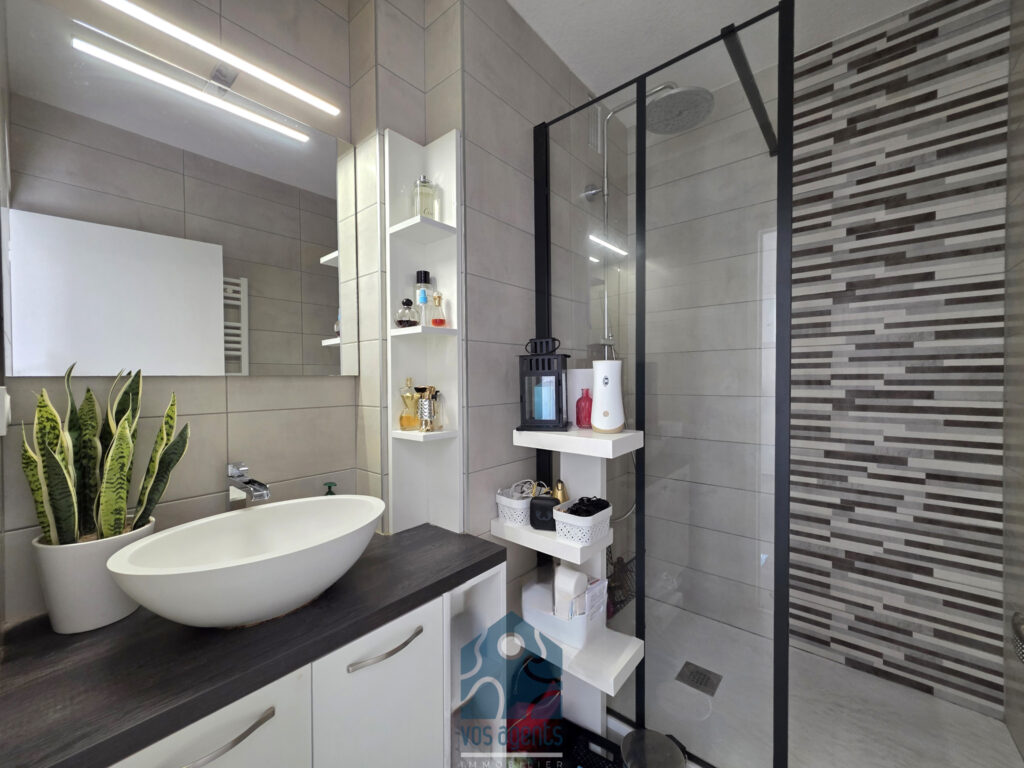 Appartement 3 pièces avec balcon, cave, et parking couvert – 3 pièces – 2 chambres – 59.7 m²