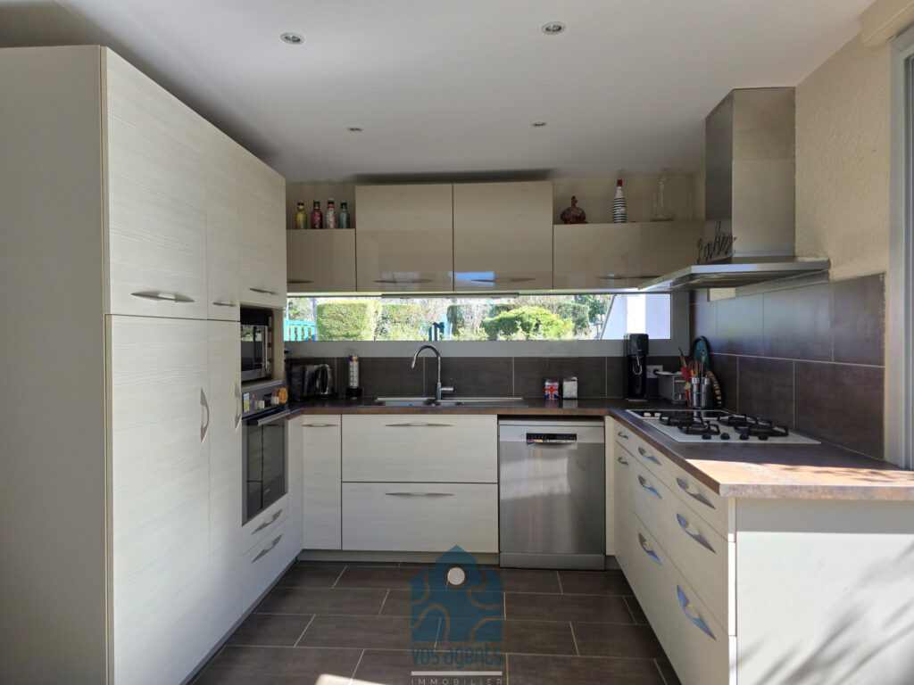 Maison d&rsquo;architecte 7 pièces avec garage, terrasse et terrai – 7 pièces – 5 chambres – 175 m²
