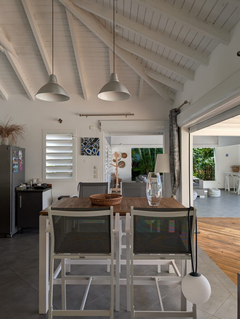 EXCLU Exceptionnelle Villa d&rsquo;Architecte avec Piscine à Débo – 5 pièces – 4 chambres – 246 m²