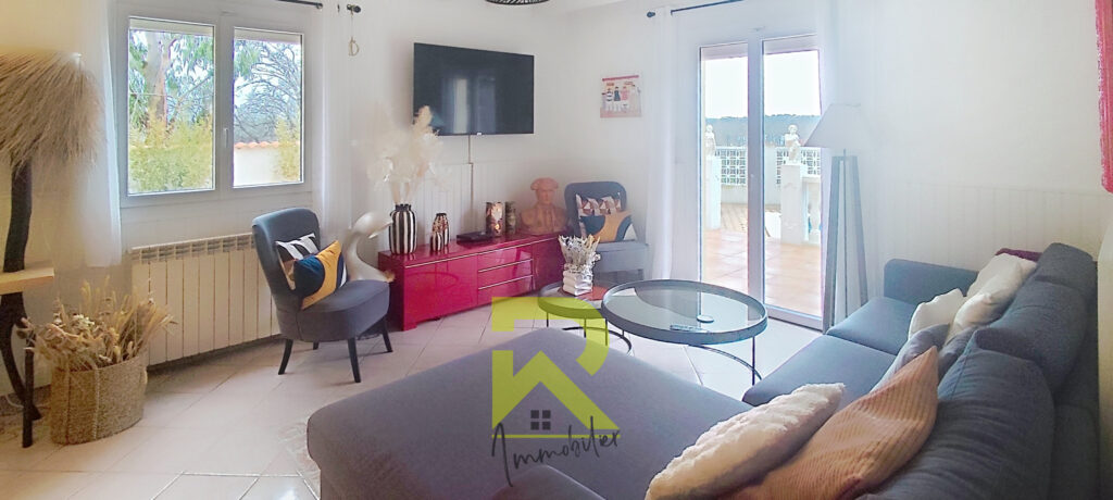 Villa avec grand garage et piscine – 5 pièces – 4 chambres – 106.26 m²