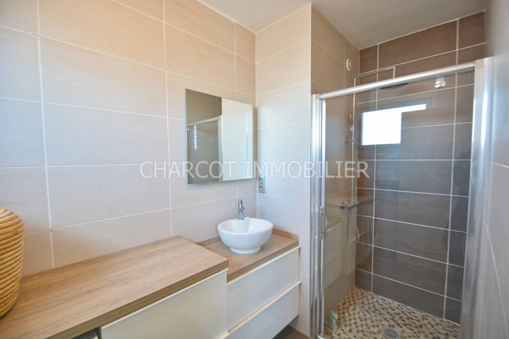 EXCLUSIVITÉ – LYON 5ÈME – APPARTEMENT T5 + CAVE + PARKING PR – 5 pièces – 3 chambres – 137.08 m²