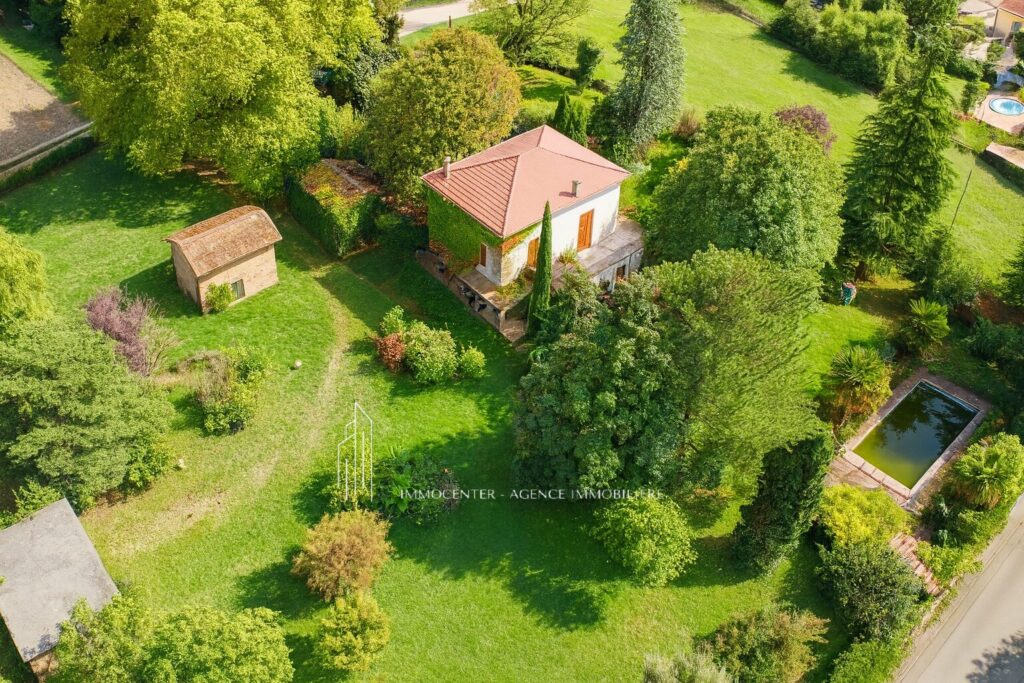Annonce immobilière   Exceptionnelle propriété à 10 MN au su – 9 pièces – 6 chambres – 300 m²