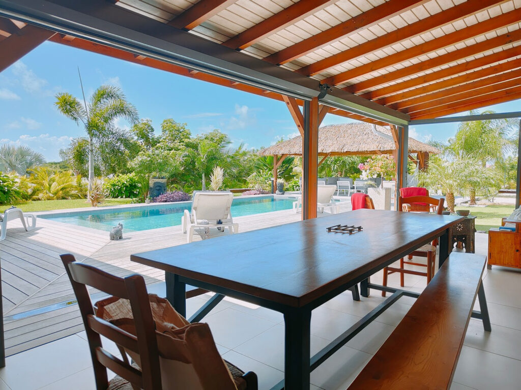 VILLA RECENTE AVEC PISCINE GARAGE SUR TERRAIN 2000 M2 EN CEN – 4 pièces – 3 chambres – 128 m²