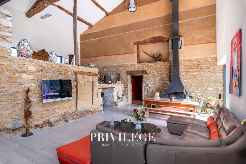 Ancien corps de ferme rénové, vue imprenable, 5 chambres – 6 pièces – 5 chambres – 304 m²