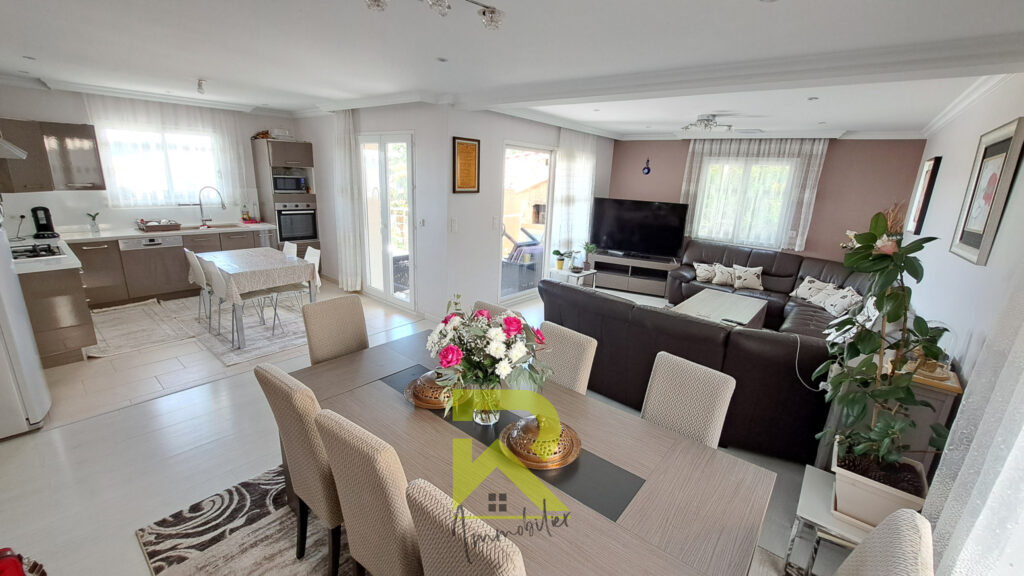 Villa 7 pièces de 180 m2 avec jardin 394 m2  – 7 pièces – 5 chambres – 180 m²