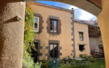 Maison de village avec cour, terrasse, caves, granges et par – 7 pièces – 5 chambres – 180 m²