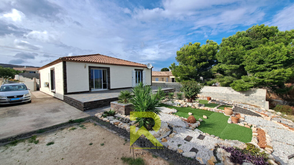 Villa plain-pied 134 m2  Vue sur l&rsquo;étang   Terrain 1470 m2 – 4 pièces – 3 chambres – 134 m²