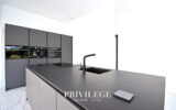 Plain-pied contemporain avec piscine et prestations haut de  – 4 pièces – 3 chambres – 155 m²