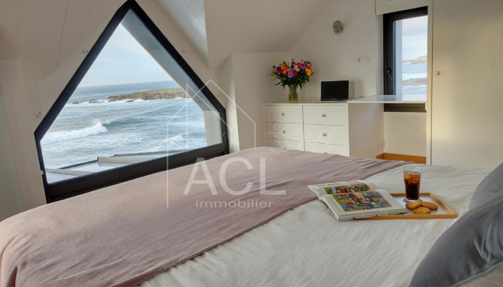 Villa d&rsquo;exception face à la mer avec piscine et spa – 6 pièces – 4 chambres – 125 m²