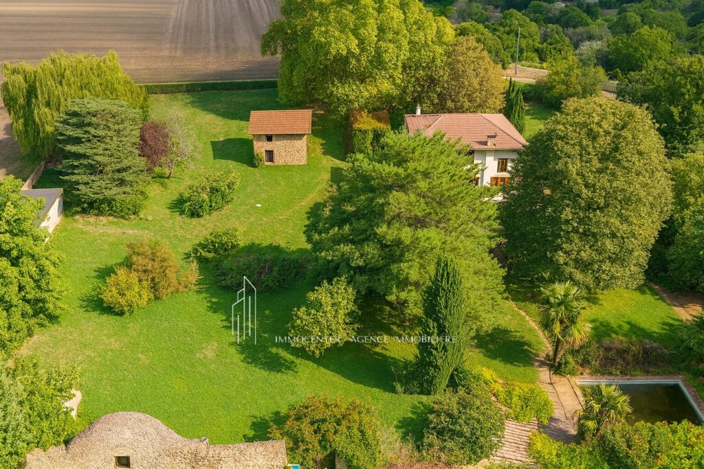 Annonce immobilière   Exceptionnelle propriété à Cheyssieu.  – 9 pièces – 6 chambres – 300 m²