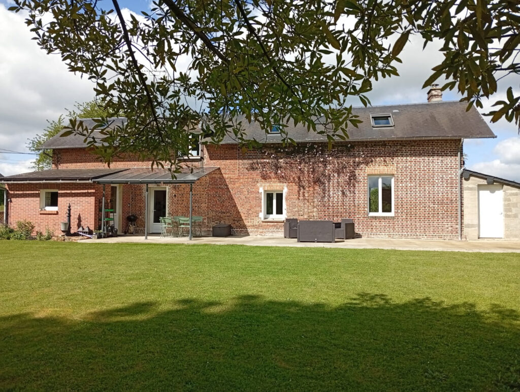 Propriété pleine de charmes au coeur des prairies normande – 5 pièces – 3 chambres – 98 m²