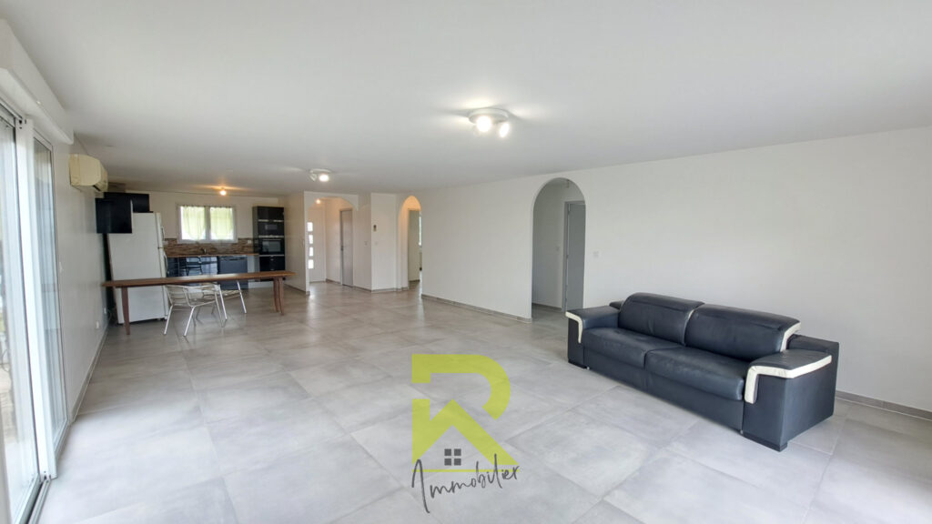 Villa plain-pied 134 m2  Vue sur l&rsquo;étang   Terrain 1470 m2 – 4 pièces – 3 chambres – 134 m²