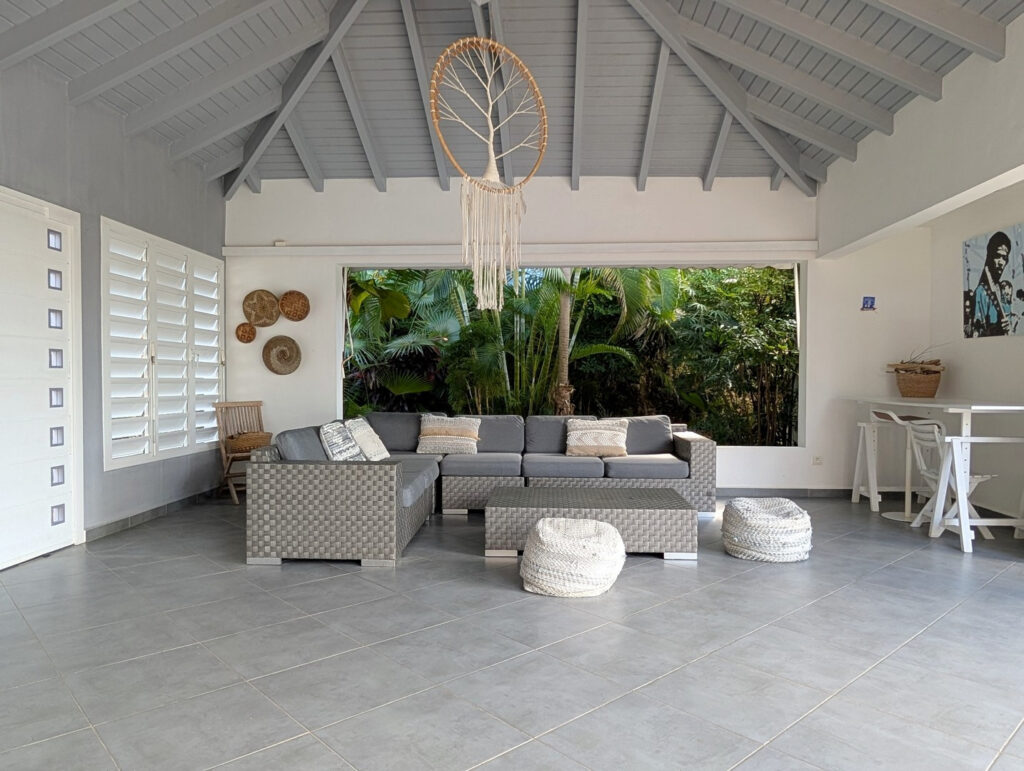 EXCLU Exceptionnelle Villa d&rsquo;Architecte avec Piscine à Débo – 5 pièces – 4 chambres – 246 m²