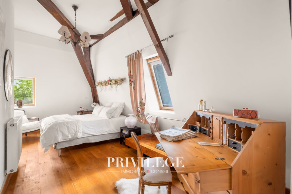 Duplex de standing au dernier étage d&rsquo;une bâtisse du XVIIe s – 4 pièces – 3 chambres – 134 m²