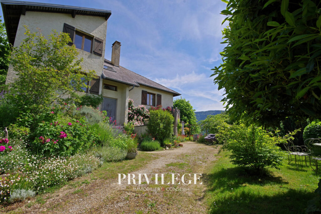 Maison familiale 160m2 vue dégagée – 7 pièces – 6 chambres – 161 m²