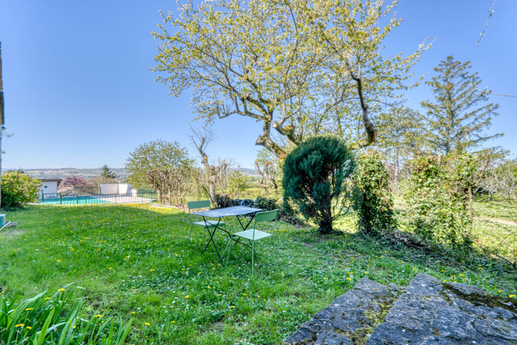 Chasselay propriété avec terrain calme, piscine et vue extra – 9 pièces – 7 chambres – 174.47 m²