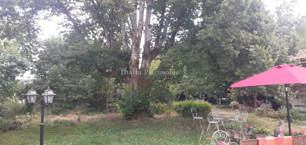 Propriété avec gîte et dépendances dans un paisible hameau e – 9 pièces – 5 chambres – 215 m²
