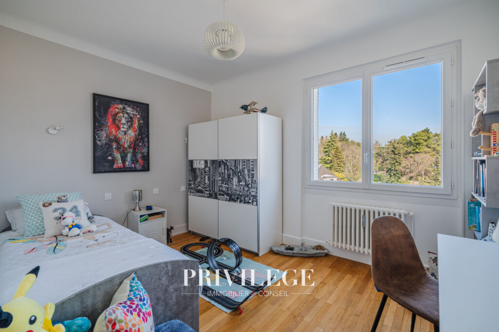 Élégant appartement rénové avec vue panoramique   Chambéry – 5 pièces – 3 chambres – 133.19 m²