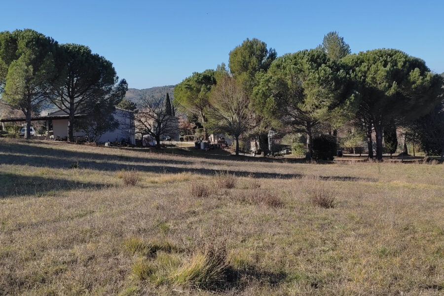 Terrain à vendre à Pomas
