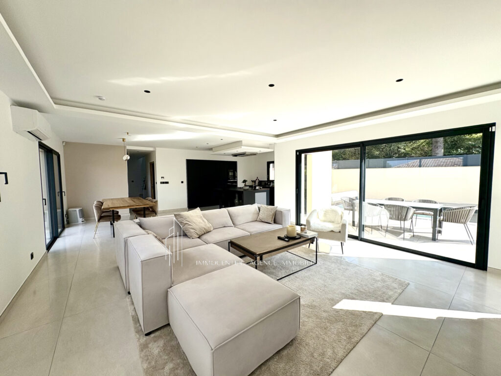 Villa  contemporaine Hauteurs du Péage de Roussillon – Agenc – 5 pièces – 3 chambres – 138 m²